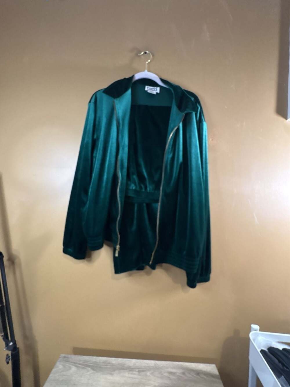 HC1048. Teddi Emerald Green Velour Track Jacket and Pants Set, Size X-Large